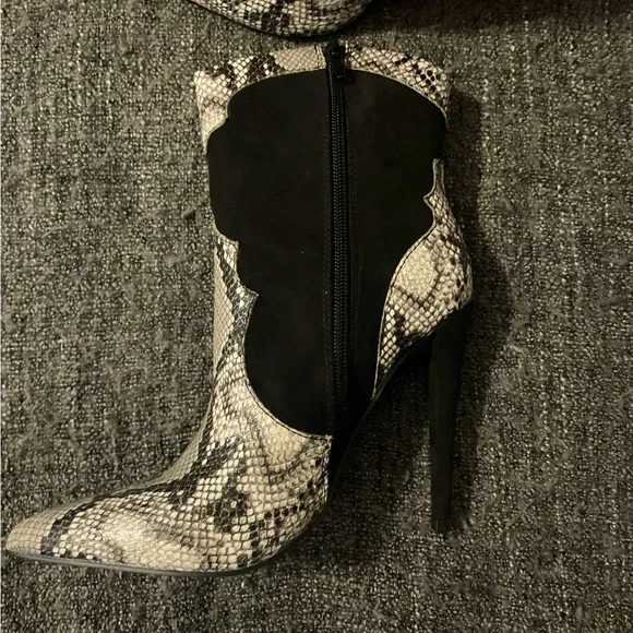 Snakeprint Booties - Picture 2 of 4